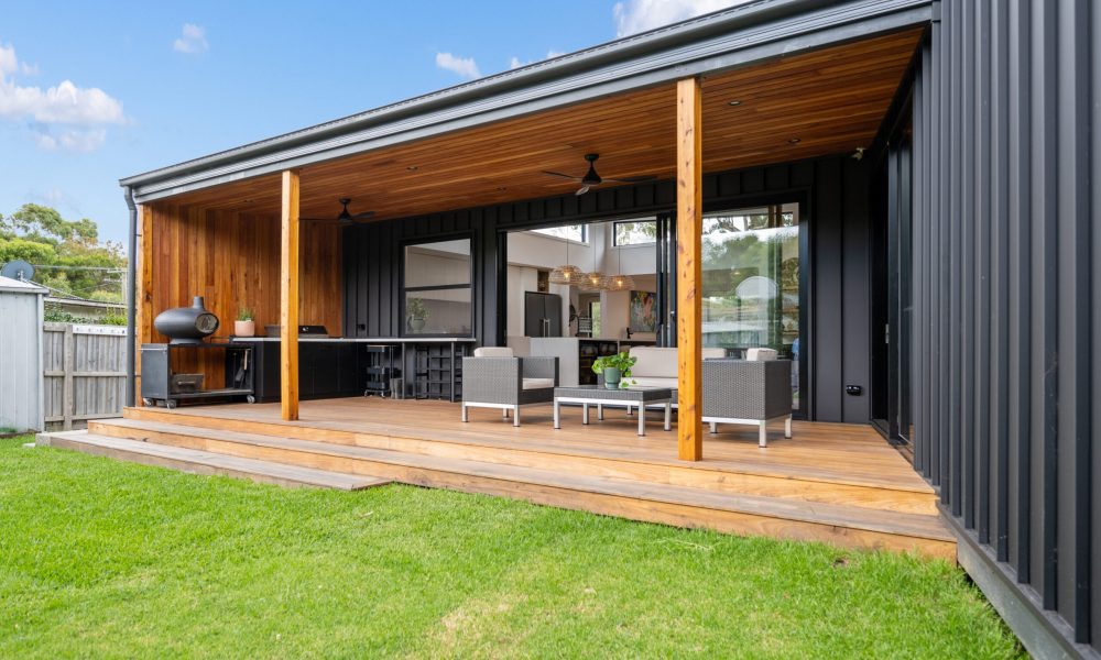 042- exterior living